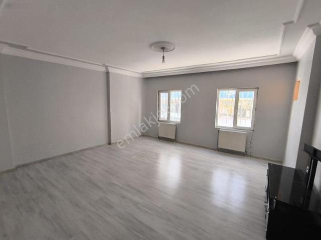 Ekinci Gayrimenkul Den 8 Mart Parki Yanı 3+1 Daire