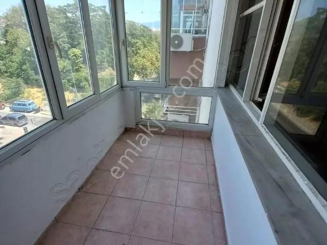 Ekinci Emlaktan Menderes Cad Üzeri Cezaevi Karşısı Dgazlı 130m2