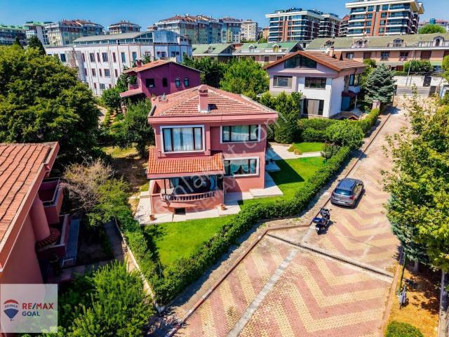 Ekinoba Erguvan Villaları'nda Satılık 5+2 Müstakil Villa