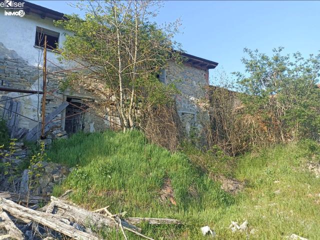 Ekiser vende casa con terreno en Etsain, Navarra