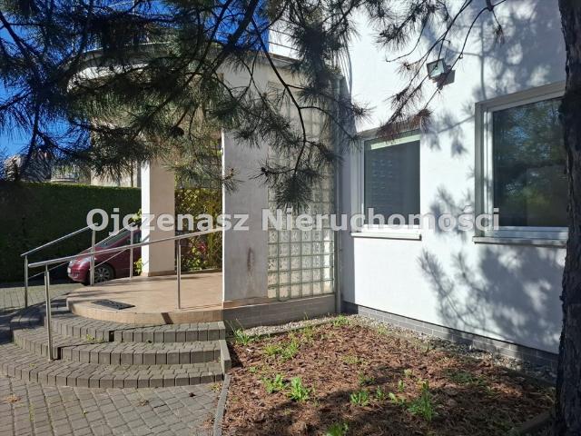 Sprzedam luksusową willę 180 m² z dużą działką i fotowoltaiką