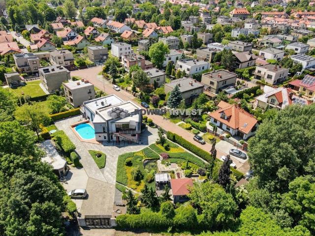 Ekskluzywna rezydencja z basenem i inteligentnym domem polecam