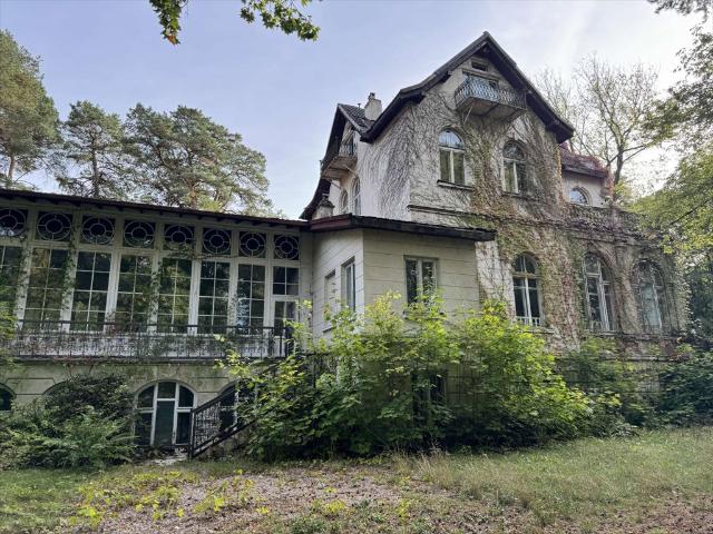 Sprzedam luksusową rezydencję z historyczną willą i parkiem 3,58 ha