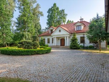 Ekskluzywna rezydencja 363 m2 z ogrodem i garażem