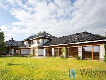 Ekskluzywna rezydencja 560 m² na dużej działce w Osiecku