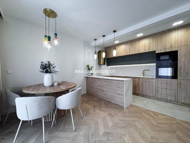 Ekskluzywne 140 m2 dwupoziomowe mieszkanie w Niepołomicach