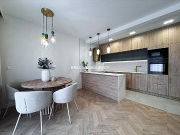 Ekskluzywne 140 m2 dwupoziomowe mieszkanie w Niepołomicach