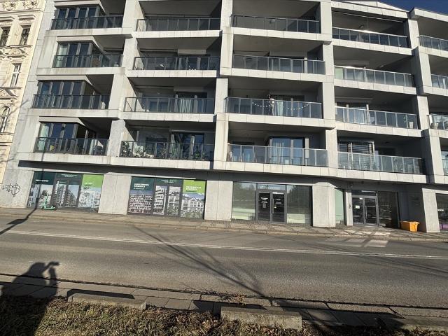 Ekskluzywne biura na bulwarze z garażem i ogródkiem