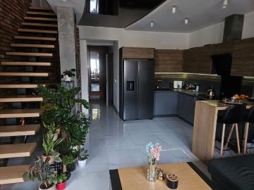 Ekskluzywne dwupoziomowe mieszkanie 83 m² z balkonem i komórką