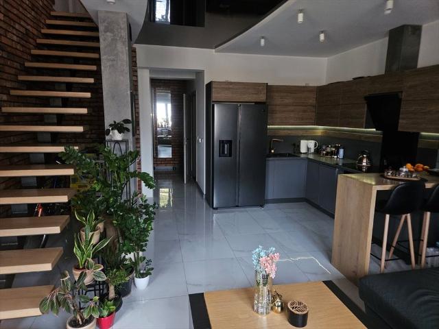 Do sprzedania luksusowe dwupoziomowe 83 m² z balkonem i komórką