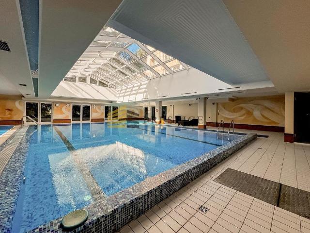 Ekskluzywny 260 m2 apartament na Mokotowie z ogrodem i kinem