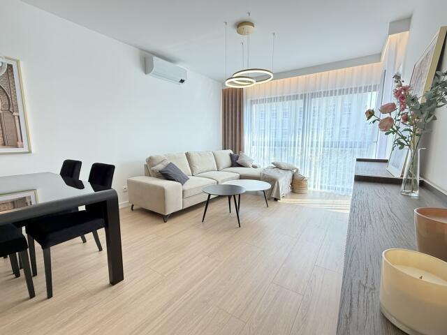 Na wynajem luksusowy apartament 50 m² z balkonem i klimatyzacją