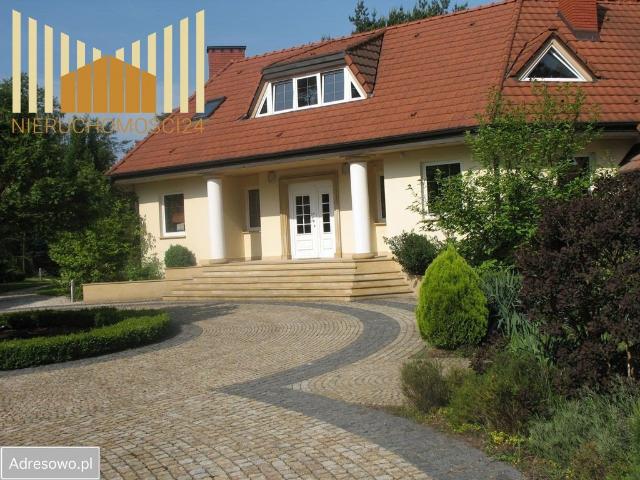 Ekskluzywny dom 860 m² w Warszawie Wawer Radość z basenem