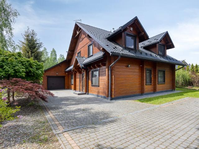Ekskluzywny drewniany dom 255 m² z smart home i kominkami