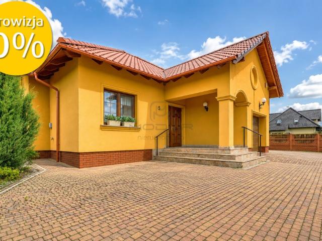 Ekskluzywny dom na Os. Piaski z przestrzenią 210 m² i ogrodem