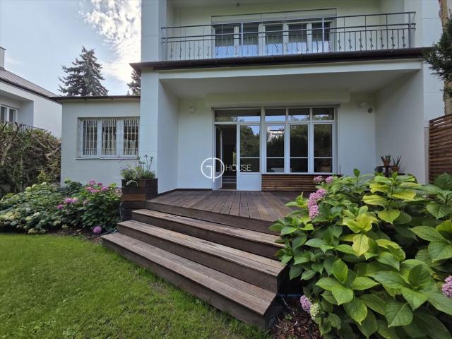 Ekskluzywny dom w stylu modernistycznym z ogrodem 450 m2