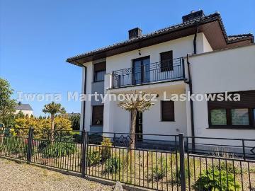 Ekskluzywny dom z trzema niezależnymi apartamentami, 196 m2