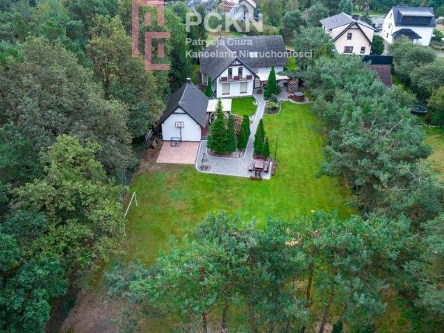 Ekskluzywny dom z sauną i domkiem gościnnym na 2305 m² działki