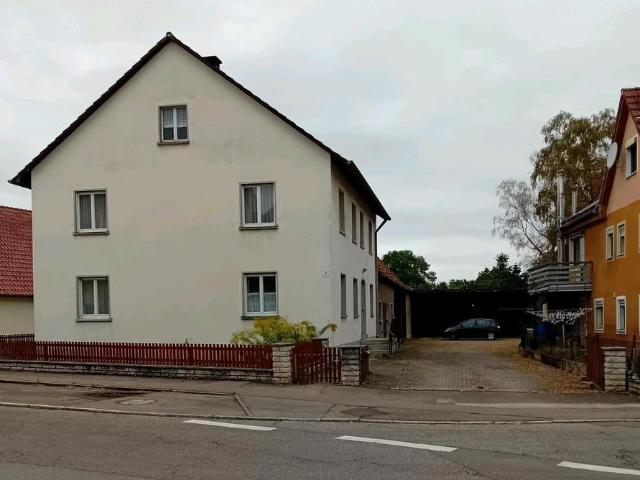 Ehem landwirtschaftliches Anwesen mit Wohnhaus von privat 91572
