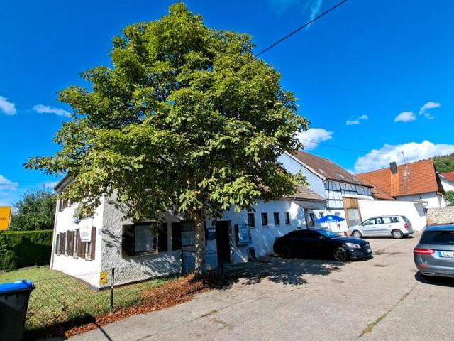 Ehemalige Gaststätte mit Wohnhaus, Stadel Werkstatt Handwerker