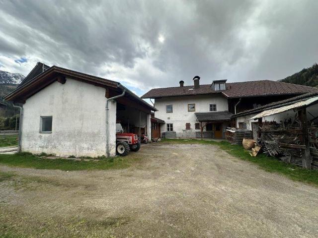 Ehemalige Landwirtschaft mit Nebengebäuden in Sillian zu verkaufen!