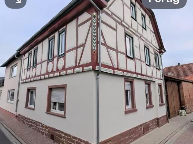 Ehemaliger Bauernhof und Weingut mit großem Innenhof