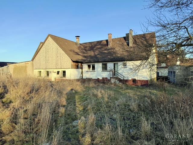 Ehemaliger Bauernhof mit Wiese, Scheune & Stall