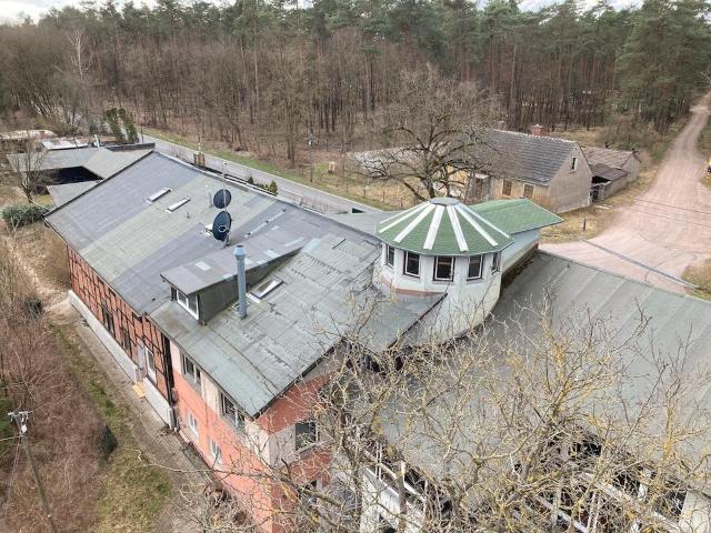 Ehemaliger Gasthof mit Pension, Wohnhäusern & Seen in der Natur