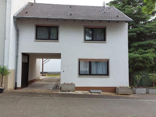 ehemaliger Vierseitenhof mit Hufschmiede in 55450 Langenlonsheim