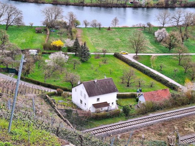 Ehemaliges Bahnwärterhaus in einmaliger Lage