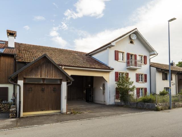 Ehemaliges Bauernhaus mit angebauter Scheune