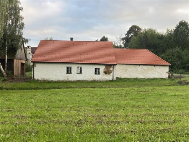 Ehemaliges Bauernhaus mit Scheune mit viel Potential renovierungsbedürftig