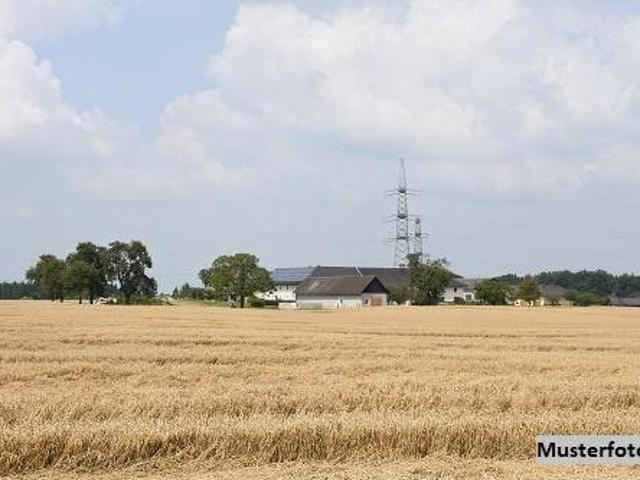Ehemaliges Landwirtschaftsanwesen mit Vierkanthof Potenzial für neue Ideen