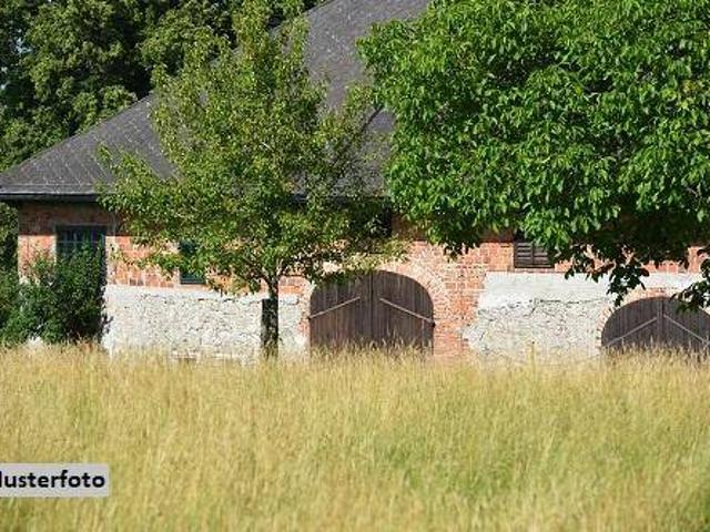 Ehemaliges Landwirtschaftsanwesen mit Vierkanthof – Potenzial für neue Ideen