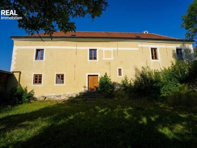 Ehemaliges Pfarrhaus mit großem Gartengrundstück