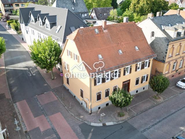 Ehemaliges Rat /Schulhaus, denkmalgeschützes Mehrfamilienhaus in Friedrichsdorf