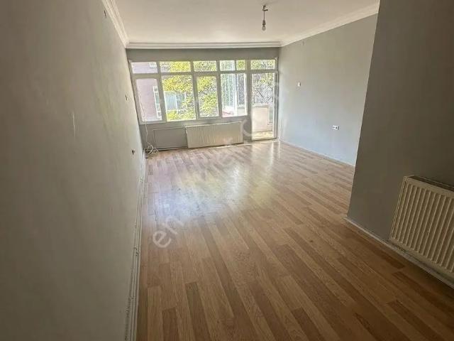 Şehit Bahadır Demir Sokak Da, Geniş Bakımlı 3+1 Kiralık Daire