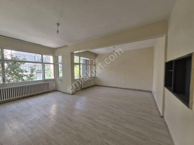 Şehit İlhanlar'da Kiralık 3+1 Arakat Geniş Daire.