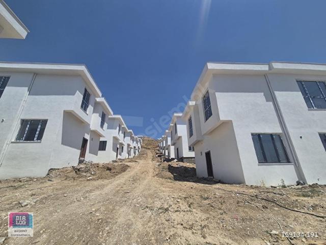 Şehitali'de Satılık 5.5+1 Villa Oturuma Hazır
