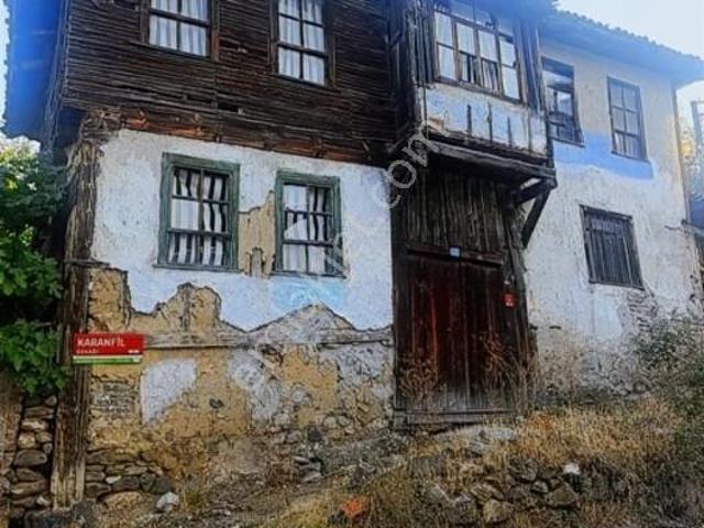 Şehitoğlu Emlak'tan Gökdere Mahallesi Bahçeli Satılık Ahşap Ev