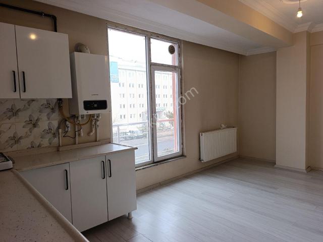Şehitler Mahallesinde Kiralık Arakatta 2+1 Anacadde Üzerinde Daire Üniversite Karşısındadır