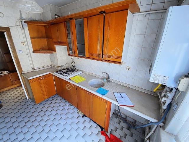 Sanatoryum Caddesinde Şehitler Metro Durağına Yakın 3+1 Kiralık
