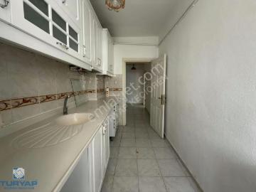 Şehitler Metrosun'da 3+1 Giriş Kat Balkonlu Cadde Üzeri Kiralık