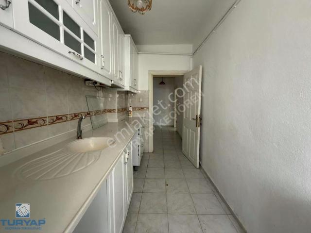 Şehitler Metrosun'da 3+1 Giriş Kat Balkonlu Cadde Üzeri Kiralık