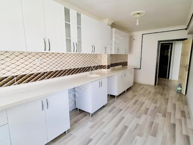 Şehitler Okulu Arkası Orta Kat 140 M2 Asansörlü Kiralık
