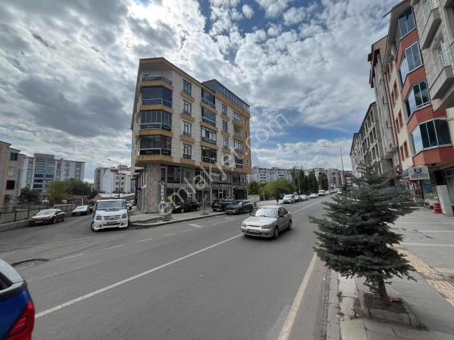 Şehitler'de Köşe Başında 3+1 Daire Ara Kat Balkon Asansör Yolcep