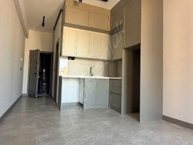 ŞEHİR HASTANESİNİN DİBİNDE ARAKAT BALKONLU LÜKS 2+1 KİRALIK APART
