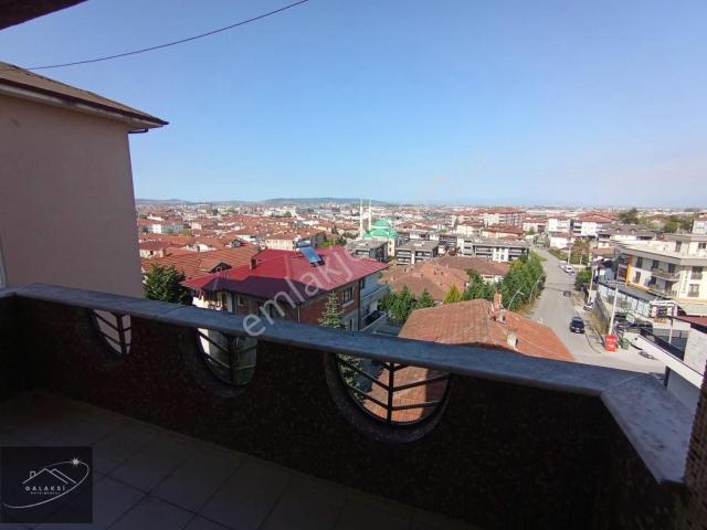 Şehir Manzaralı Kalabalık Yaşama Uygun Eşyalı 4+1