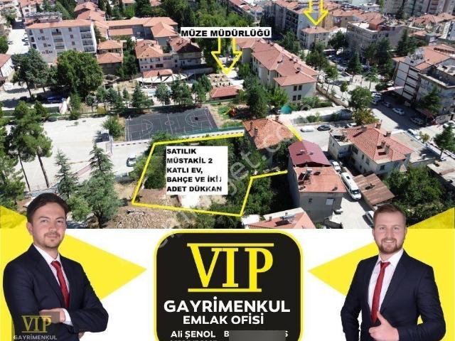 Şehir Merkezi 807 M²arsası 2 Katlı Ev Bahçeli Ve 2 Adet Dükkan