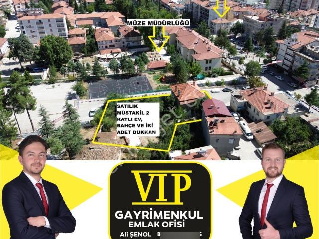 Şehir Merkezi 807 M²arsası 2 Katlı Ev Bahçeli Ve 2 Adet Dükkan